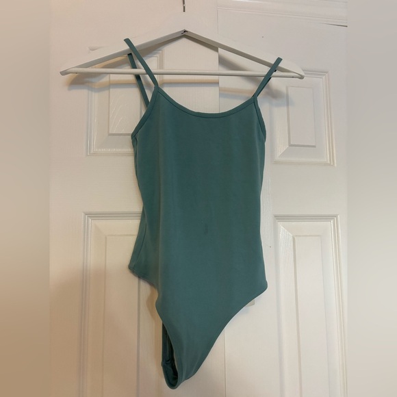 Aritzia TNA green sage Bodysuit XXS - Picture 3 of 4
